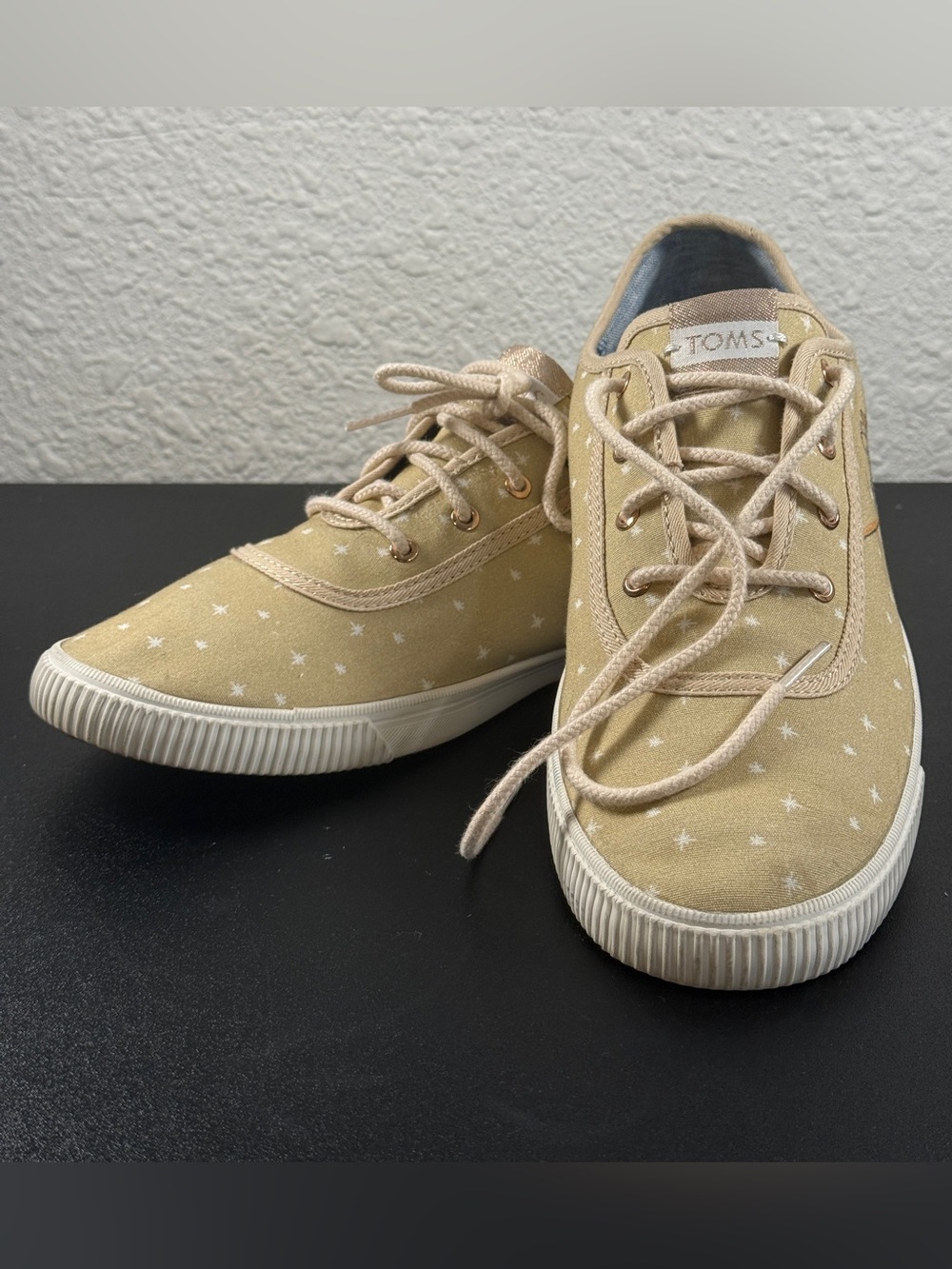 Disney x TOMS Cinderella Gus & Jaq Carmel Sneakers Women’s Size 9
